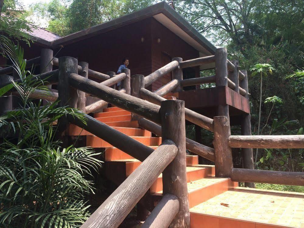 Ban Suan Klang Muang Resort Мэхонгсон Экстерьер фото