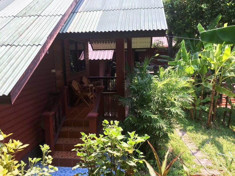 Ban Suan Klang Muang Resort Мэхонгсон Экстерьер фото